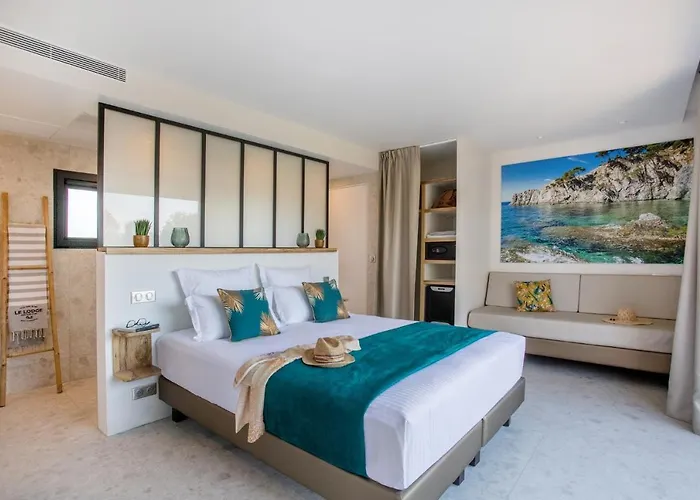 Le Des Iles D'or Hotel